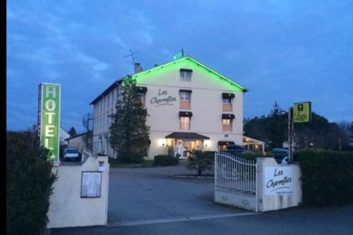 Logis Les Charmilles Chalon-Sur-Saone Sud Hotel Lux Exterior photo